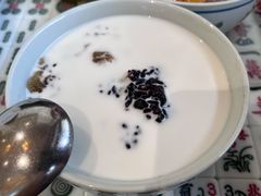 椰汁桃胶黑糯米-堂屋糖水店(愚园店)