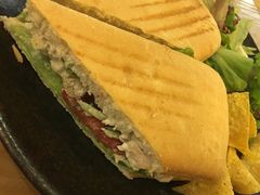 煎鸡胸肉三明治-HELLO 27 意面·沙拉·帕尼尼