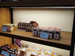 面包甜点陈列柜-天母蓝鸟烘焙·蛋糕·下午茶(蜂汇店)