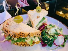 香草鸡肉牛油果三明治-COMMUNE幻师(五角场店)