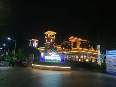 -亚龙湾亚泰商业街