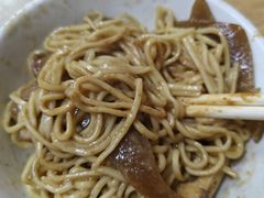 -松树干拌面店