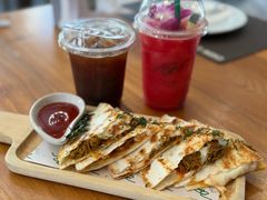 -Chom Cafe and Restaurant
