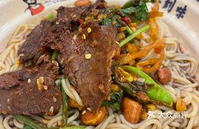 Green Pepper Beef Noodles