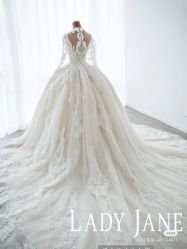-Lady  Jane高端婚纱礼服馆