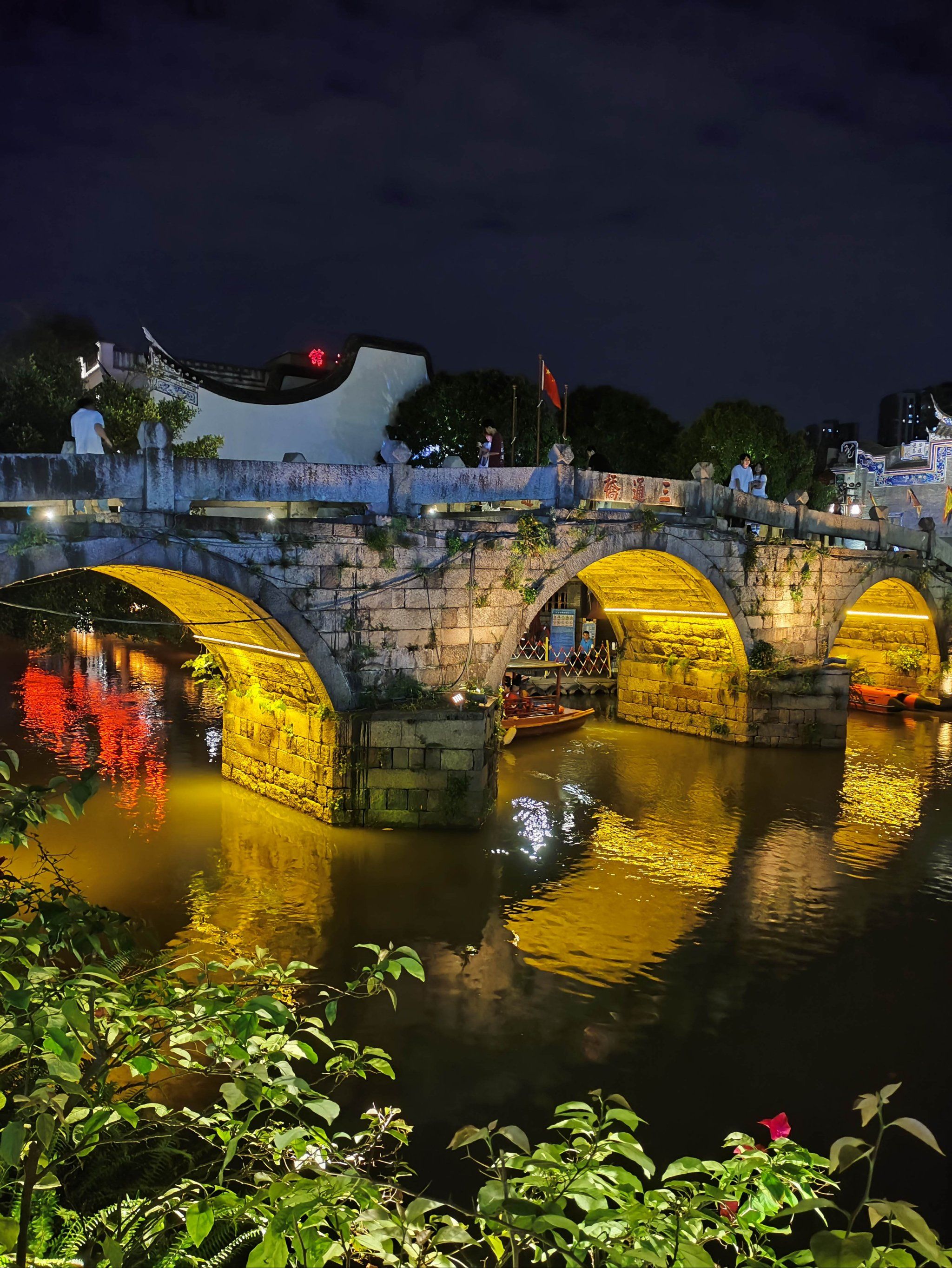 古桥夜色美不胜收