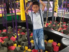 -嘿哟动霸CHUA·新潮玩运动娱乐中心·蹦床滑冰团建乐园