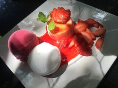 -莓园冰淇淋店