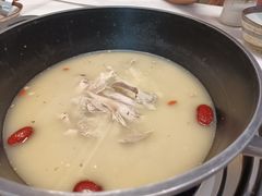 -汤宴·参须肚包鸡(南京路店)