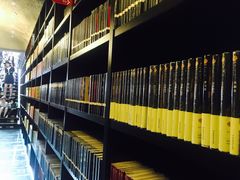 -钟书阁(松江泰晤士小镇店)