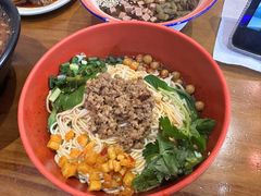 -爆炸头阿姨小四川正宗川味小吃(无任何分店)