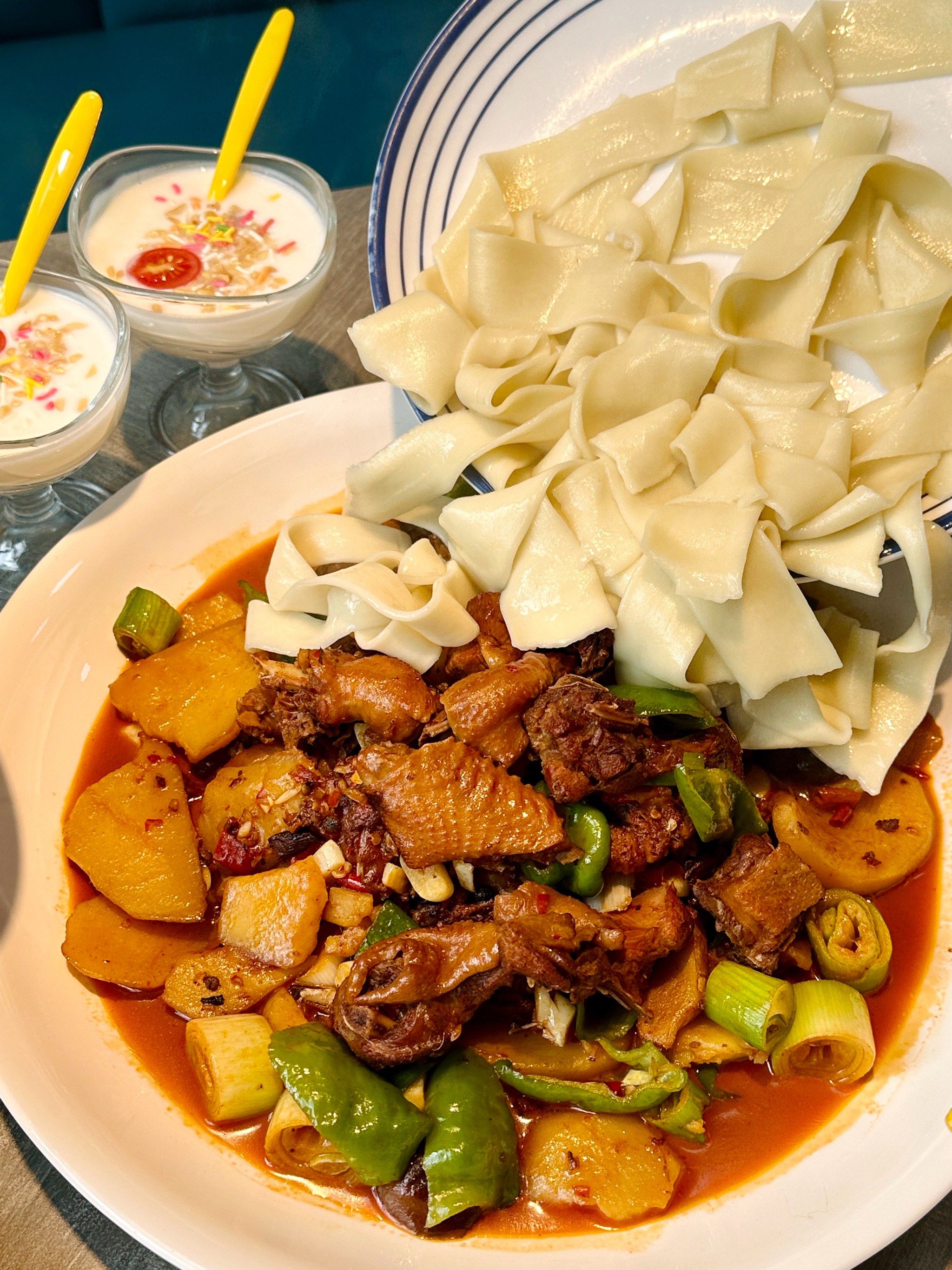 来乌鲁木齐必吃的大盘鸡!