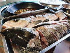 柴锅炖水库鱼-姥家大锅台水库渔家