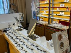 -优医视平价眼镜蔡司依视路折扣工厂店(十里堡店)