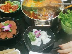 -唯爱KTV聚会餐厅(仙林东城汇店)