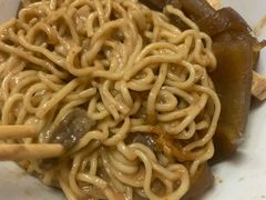 -松树干拌面店