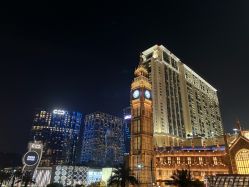 -现代经典婚纱摄影