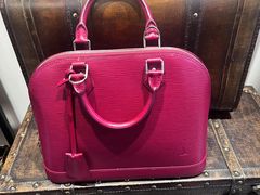 -小飞侠奢侈品回收 寄卖 养护(宝山宝龙广场店)