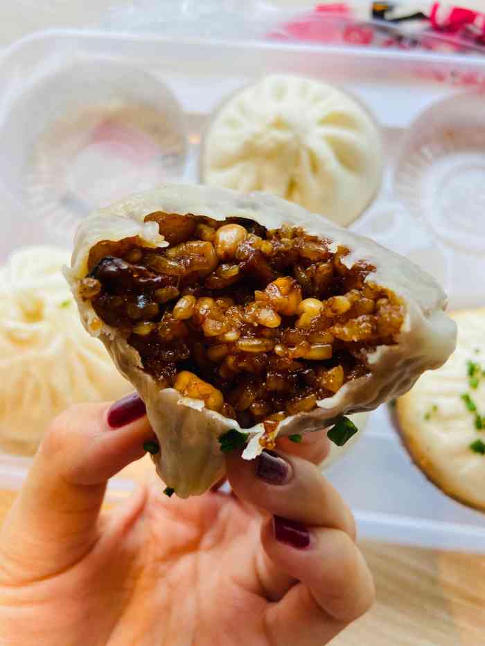 名仕包子-"[调皮]从家到地铁站的必经之路新开了一家.