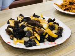 葱头烧木耳-老舅老蒙肉饼非遗店(一店)