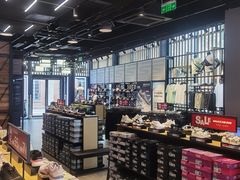 -SKECHERS 斯凯奇(上海国际时尚中心店)