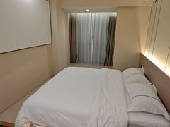 -索菲亚S轻奢HOTEL(广州花地湾地铁站店)