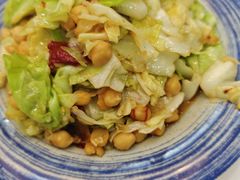 圆白菜炒鹰嘴豆-西域美食(西直门南小街店)