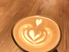 深烘豆拿铁-Punchline Coffee&Roaster(同济大学店)