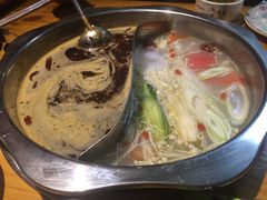 鸳鸯锅-何氏串串香火锅(翠亨店)