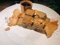油炸臭豆腐-弄堂里·寻味杭州(湖滨银泰in77C区店)