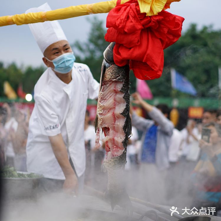 丹江大观苑第六届秋获节，吃全鱼宴，住湖景房，超奶丝～