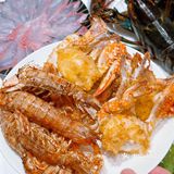 我说自助餐有啥好吃的啊？结果她说波士顿龙虾全部畅吃！