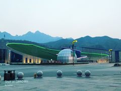 -百里峡七彩艺术小镇