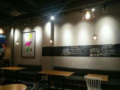 大堂-HELLO 27 意面·沙拉·帕尼尼