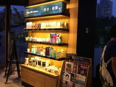 零售区-星巴克臻选(莘庄仲盛店)