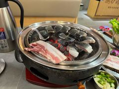 -围炉肉舍•炭烤活鳗•丹东海鲜烤肉(步行街店)