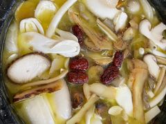 -南渝食府.墨脱石锅松茸鸡