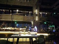-The ROOF (通盈中心店)