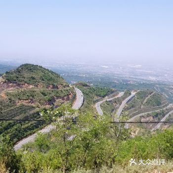 地理位置： 洪庆山直接上去，就到了骊山后山