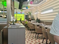 -洪氏嗨捞·广东猪肚鸡·椰子鸡火锅(西咸万象城店)