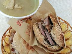 -洪峰浩老北京烧饼夹肉(角门路店)