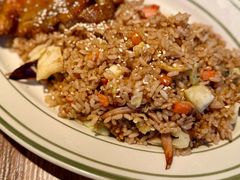 海鲜炒饭配香蒜烤鸡-玛格萝妮比萨屋(陆家浜路店)