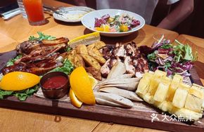 Low-Temperature Slow-Roasted Pork Ribs Meat Platter