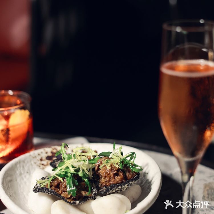 重庆探店｜一起去氛围感拉满高空酒吧吹吹秋天的风吧🌃