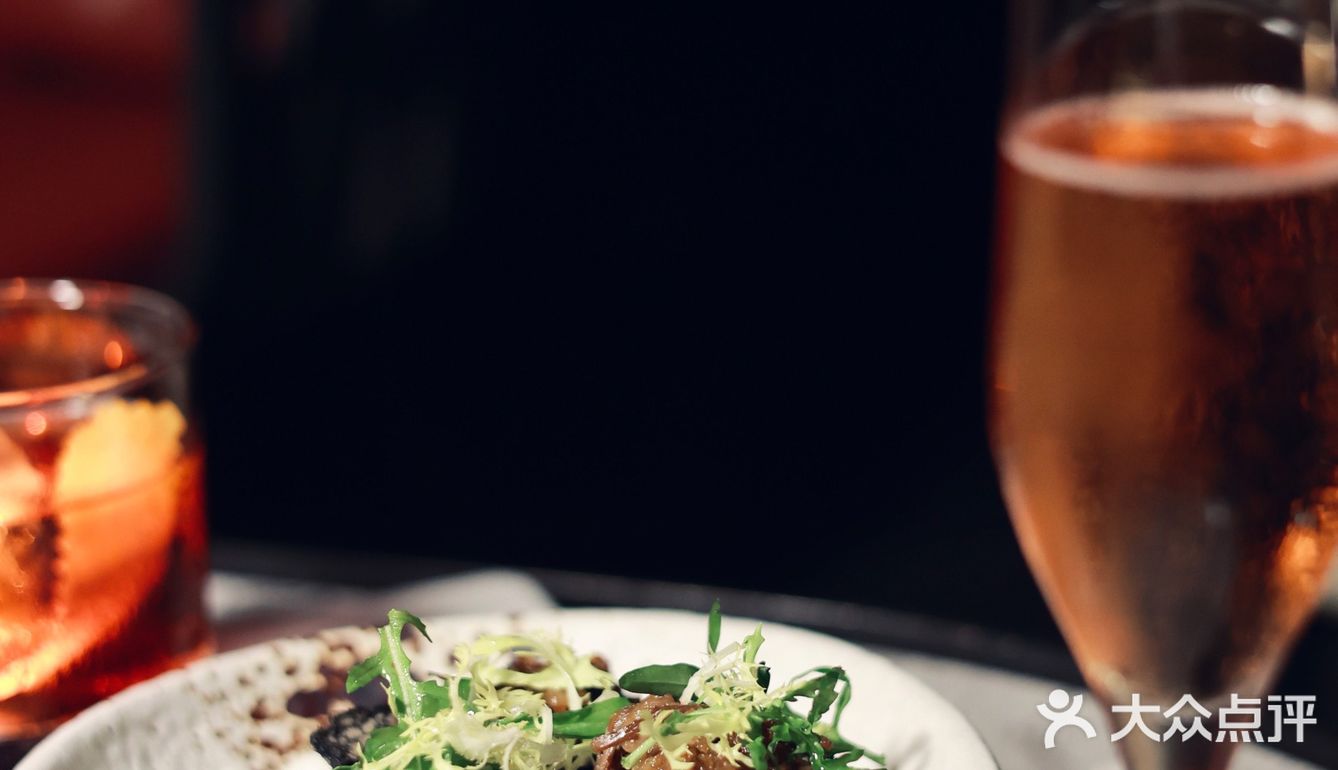 重庆探店｜一起去氛围感拉满高空酒吧吹吹秋天的风吧🌃