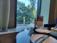 靠窗位-The Lounge大堂酒廊·咖啡·沙拉·下午茶(金茂深圳JW万豪酒店)