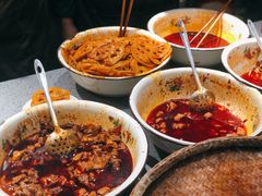 -爆炸头阿姨小四川正宗川味小吃(无任何分店)