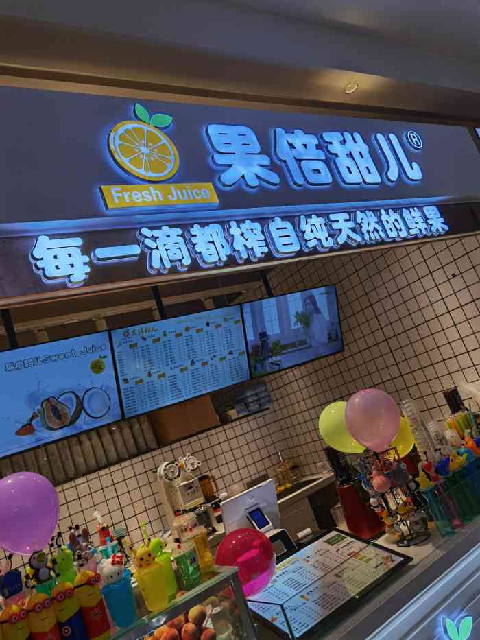 服务态度也好～我前面排队的有个小朋友,店员也会拿小玩具逗一逗孩子