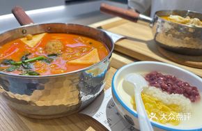 Tomato Meatball Rice Noodles in Rich Soup