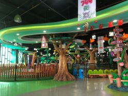 -维佳童话镇演出现场(徐东店)